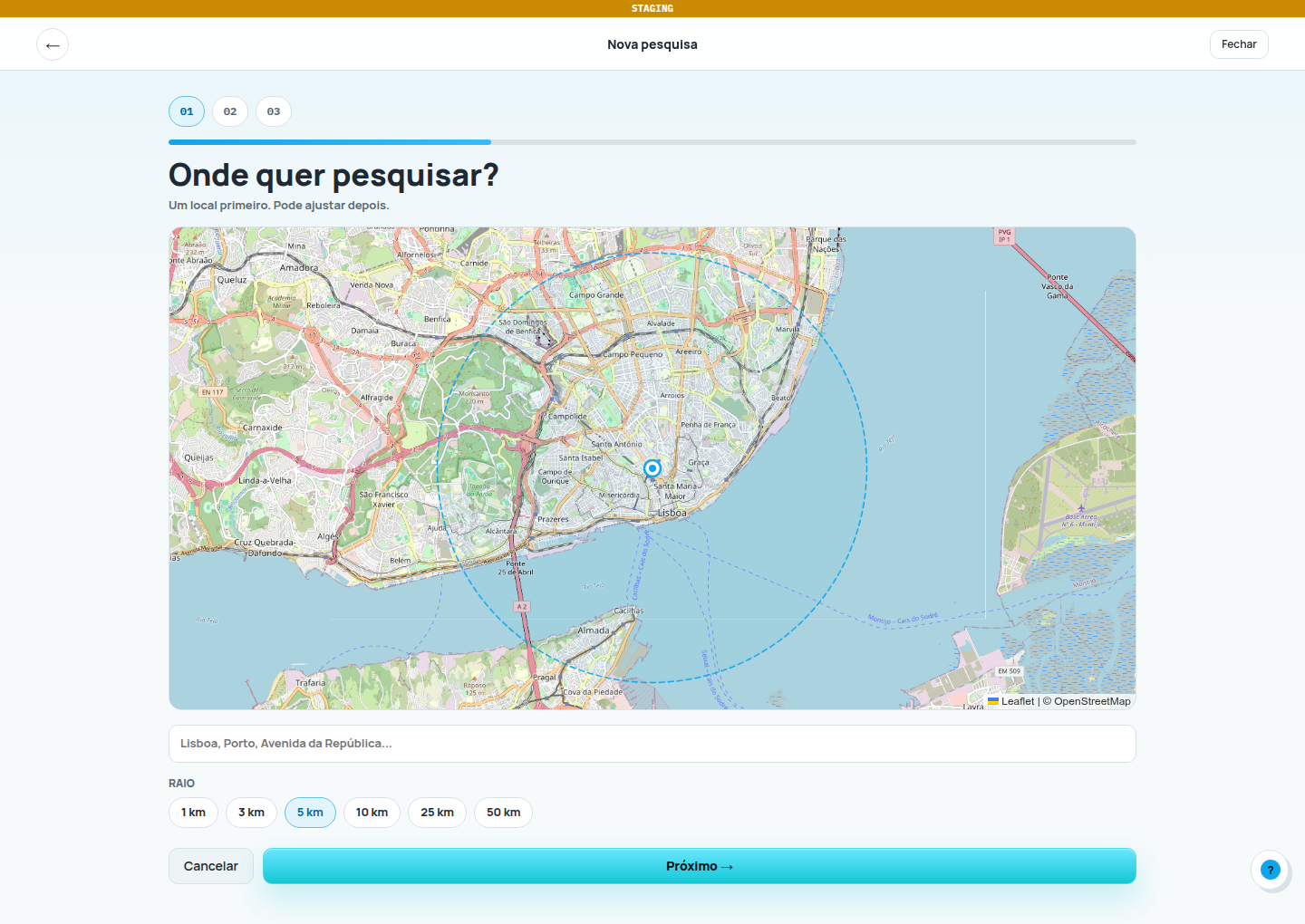 New search in Explorador Comercial: a map of Lisbon, a location field and search radius selection. The product interface is in Portuguese.